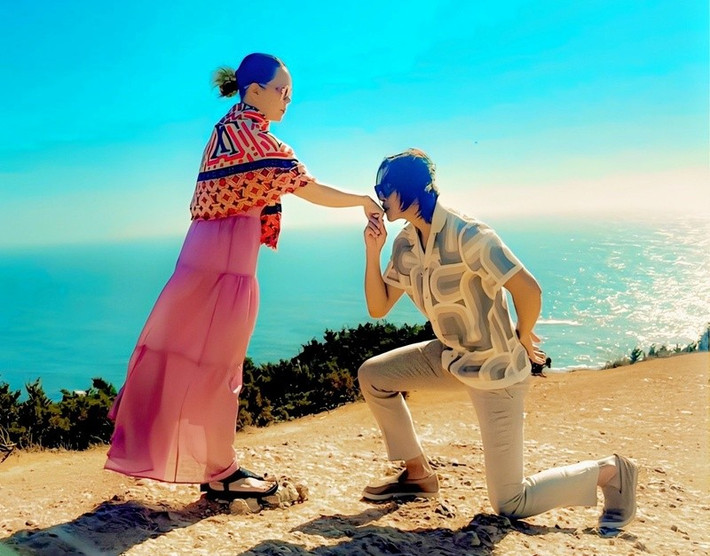 Việt Hương cũng dành lời ngọt ngào cho Hoài Phương. Cô viết: “Cảm ơn anh đã ở bên cạnh lúc vui vẻ cũng như lúc đau bệnh, đã yêu thương và chịu chia sẻ cùng nhau để giữ gia đình hạnh phúc, luôn ở phía sau em vì đứng phía trước che hết có thấy gì đâu. Vợ 1m52 tâm sự”. Ảnh: FB Hoài Phương.