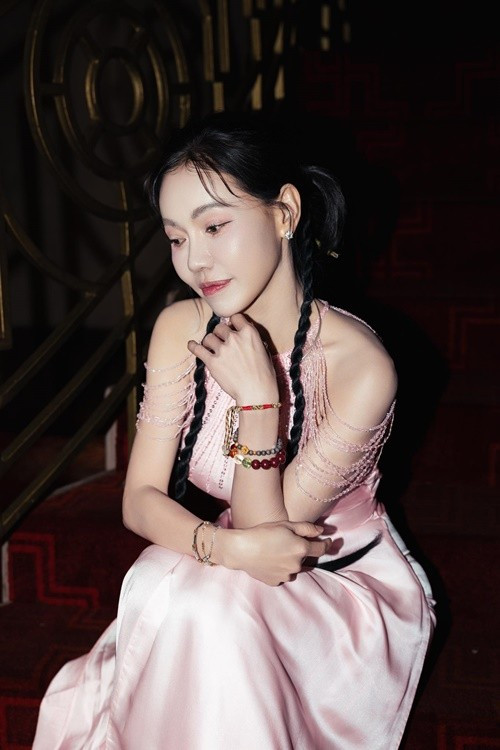 Nữ doanh nhân được nhiều cư dân mạng khen 'lão hóa ngược'. Ảnh: FB Phạm Kim Dung.