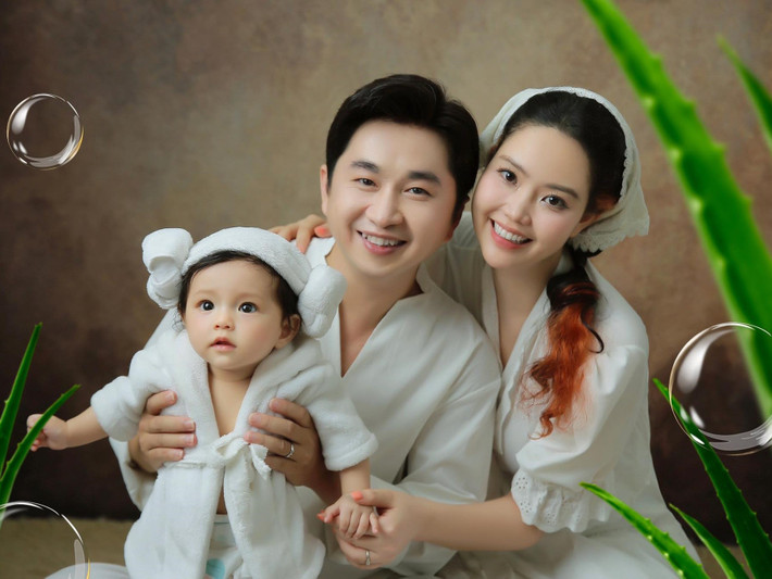 Cặp đôi ca sĩ Bằng Cường - Bảo Anh đón con gái Melody - Đỗ Khiêm Bình gia nhập tổ ấm vào ngày 3/9/2024. Ảnh: FB Bằng Cường.
