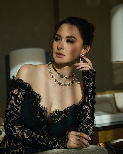 Marian Rivera dành nhiều thời gian cho chồng và hai con. Ảnh: FB Marian Rivera.