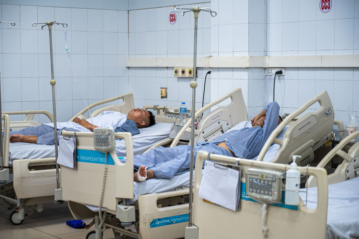Các ca đều bị chấn thương phần mềm, chấn thương vùng đầu, chân tay, xây xát da và được chăm sóc tích cực. Một số người không bị chấn thương nghiêm trọng nhưng vẫn còn sốc tâm lý sau sự cố. Người nhà nạn nhân cũng đã nắm được thông tin và đến viện để chăm sóc.