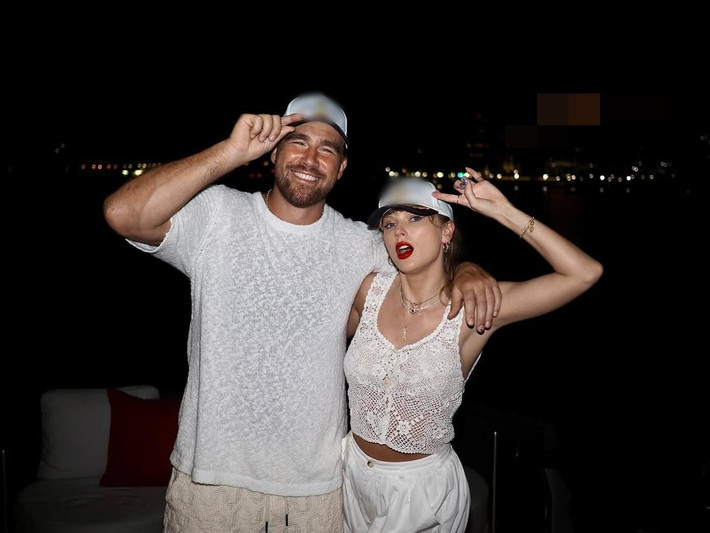 Taylor Swift và Travis Kelce công khai hẹn hò từ tháng 8/2023. Ảnh: Instagram Travis Kelce.