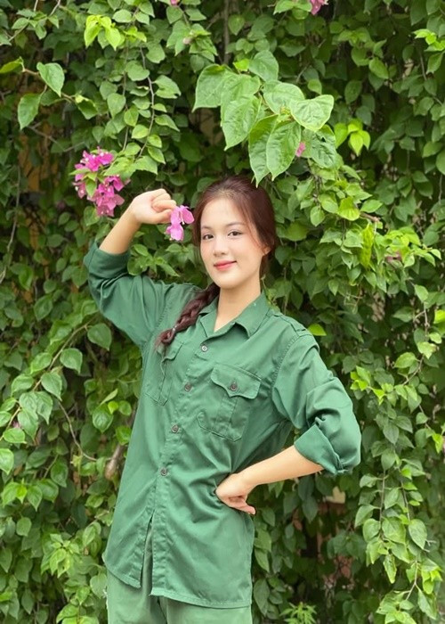 Theo Nông Thôn và Phát Triển, Minh Thu có 12 năm là học sinh giỏi và là học sinh chuyên Toán của Trường Chuyên Nguyễn Tất Thành, tỉnh Kon Tum. Ảnh: FB Minh Thu.