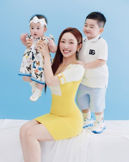 Nữ doanh nhân tự tin diện đầm ôm sát sau khi lấy lại vóc dáng thon gọn. Ảnh: FB Lý Thùy Chang.