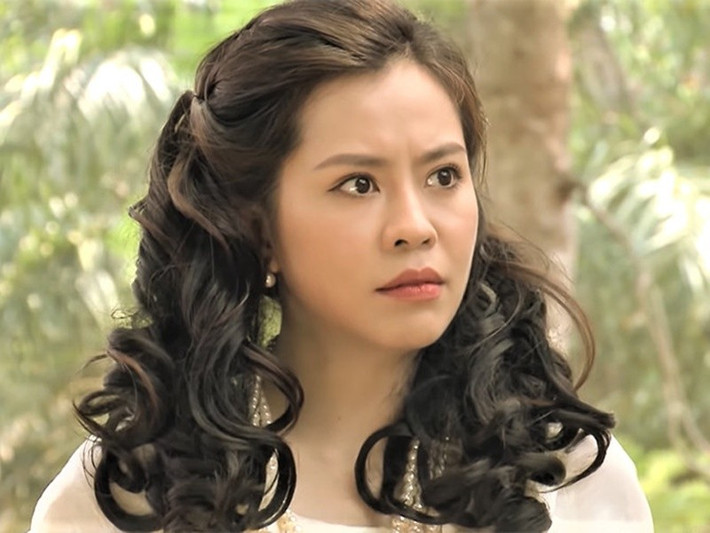 Năm 2019, Vũ Ngọc Ánh gây chú ý khi tham gia phim truyền hình Tiếng sét trong mưa. Vai diễn của cô là Thiên Kim - tiểu thư quyết lấy cậu ba Khải Duy dù biết anh đã có vợ con. Ngoài Tiếng sét trong mưa, Vũ Ngọc Ánh từng đóng phim Kính vạn hoa, Mùi đời, Gạo nếp gạo tẻ. Ảnh: FB Vũ Ngọc Ánh.