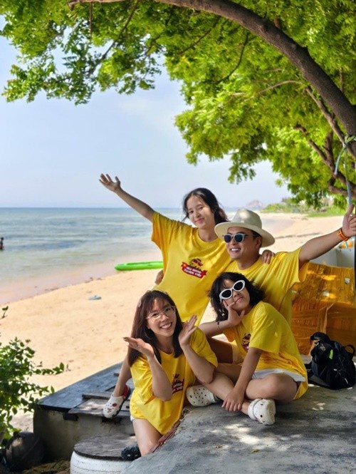 Con gái thứ hai của Hồng Đăng yêu thích những bộ môn năng động, cảm giác mạnh như: bắn súng, bắn tên, võ thuật, thích nuôi rồng Nam Mỹ, chuột lang. Ảnh: FB Hồng Đăng.