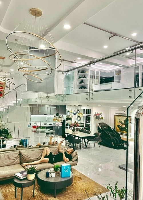 Ông bầu khoe không gian sống sang trọng khi rời biệt thự 1.800m2. Ảnh: FB Khắc Tiệp.