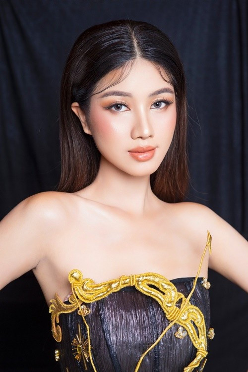 Ban tổ chức cho biết, thí sinh giành được số lượt bình chọn cao nhất sẽ được trao danh hiệu Người đẹp được yêu thích nhất, đồng thời vào thẳng top 10 chung cuộc tại đêm chung kết Hoa hậu Hoàn vũ Việt Nam 2025. Ảnh: FB Thu Hòa.