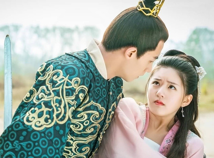 Triệu Lộ Tư từng đóng các phim: Trần Thiên Thiên trong lời đồn, Thanh Nang truyện, Hãy để tôi tỏa sáng, Ôi hoàng đế bệ hạ của ta. Ảnh: Harper’s Bazaar Việt Nam.