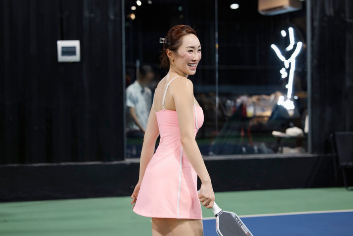 Nữ doanh nhân xinh đẹp biến sân pickleball thành sàn diễn thời trang khi đầu tư mạnh tay về váy áo. Ảnh: FB Lý Thùy Chang.
