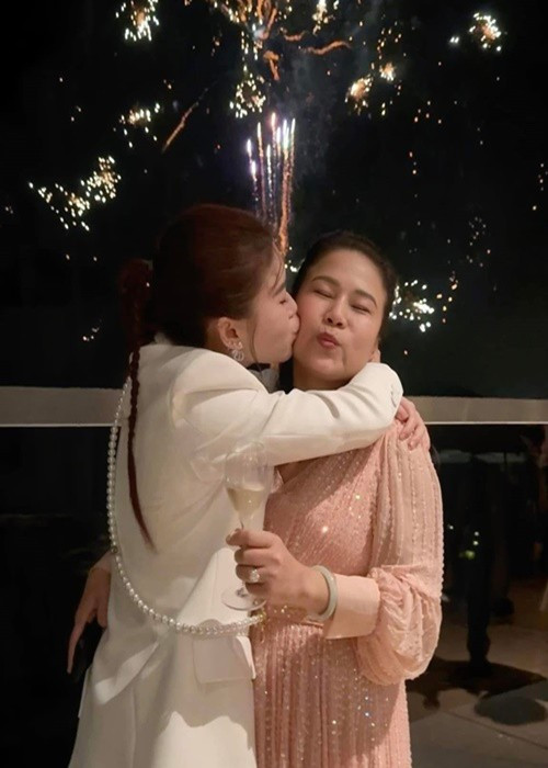 Gia thế của Ngọc Thanh Tâm "không phải dạng vừa". Mẹ của nữ diễn viên là đại gia thủy sản. Ảnh: FB Ngọc Thanh Tâm.