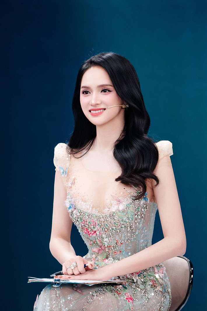 Sự nghiệp của Hương Giang thăng hoa sau Hoa hậu Chuyển giới Quốc tế 2018. Ngoài ca hát, nữ ca sĩ còn là nhà sản xuất các chương trình, cuộc thi nhan sắc. Ảnh: FB Hương Giang.