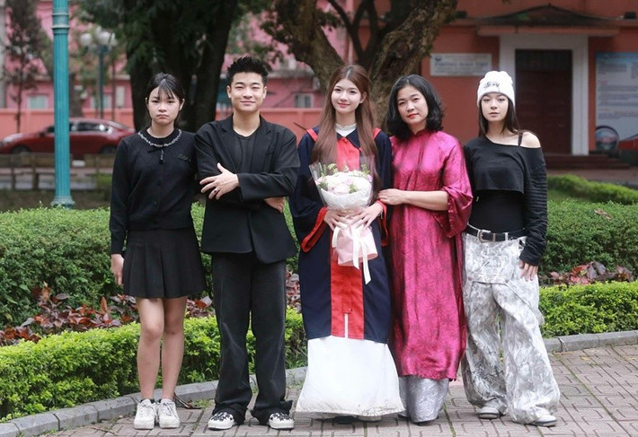 Hương Anh có một chị gái tên Võ Hoài Anh và một anh trai tên Võ Hoài Vũ. Ảnh: FB Lan Anh.