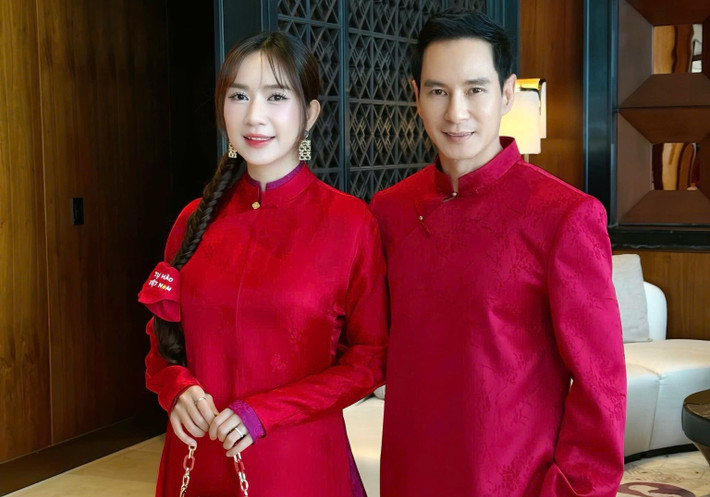 Lý Hải- Minh Hà cho biết: “Mong rằng tình yêu thương và sự sẻ chia sẽ lan tỏa. Sức mạnh tập thể là sức mạnh lớn nhất. Bất kỳ sự giúp đỡ nào, dù nhỏ bé, đều mang lại sức mạnh to lớn. Mong bà con sớm vượt qua khó khăn, ổn định cuộc sống. Xin chúc bình an, sức khoẻ đến đồng bào cả nước”. Ảnh: FB Minh Hà.