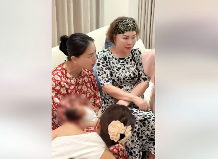 Mẹ đẻ Ngô Thanh Vân cũng bất ngờ khi gặp bé Gạo. Ảnh: Ngô Thanh Vân.