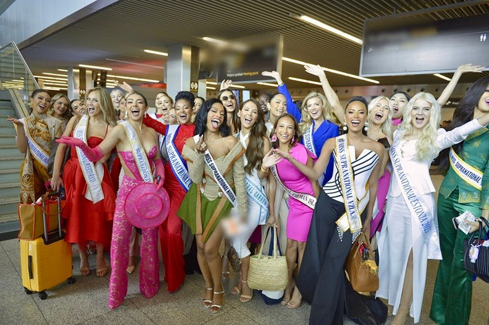 Miss Supranational 2025 có hơn 60 thí sinh tham dự. Mới đây, ban tổ chức công bố top 6 Supra Chat gồm đại diện Zambia, Ấn Độ, Zimbabwe, El Salvador, Curacao và Cayman Islands. Ảnh: Miss Supranational.