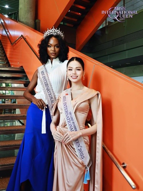 Hà Tâm Như gọi Midori Monet là em gái. Ảnh: Miss International Queen.