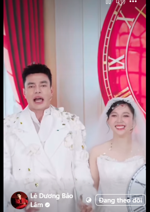 Sau khi phủ nhận tin đồn ly thân, vợ chồng Lê Dương Bảo Lâm diện trang phục cưới, cùng livestream bán hàng. Ảnh: FB Lê Dương Bảo Lâm.