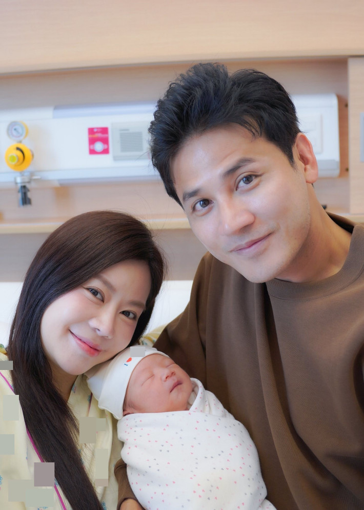 Anh Tài dí dỏm chia sẻ: "Tính ở thêm ít bữa nữa mới ra mà ông bà hối quá, thêm bà Bối nữa nên con chào ông bà cô chú anh chị. Con là Mario và con đã sẵn sàng để giải cứu công chúa".