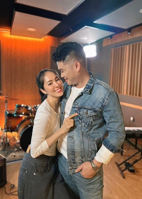 Tuổi 40, Lê Phương gắn bó với Trung Kiên. Cặp đôi "chị em" chênh nhau 7 tuổi. Ảnh: FB Lê Phương.