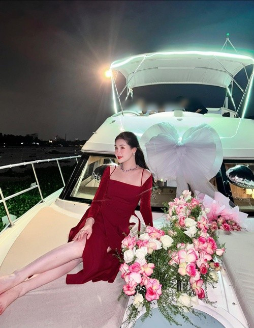 Cuộc sống của Ngân Anh sau khi kết hôn vẫn xa hoa. Ảnh: FB Ngân Anh.