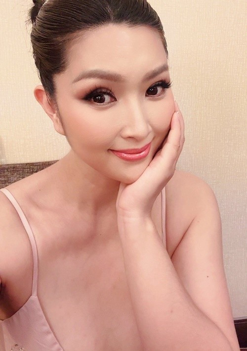Trước khi gắn bó với doanh nhân Trung Thành, Hồng Nhung có hai con riêng. Ảnh: FB Hồng Nhung.