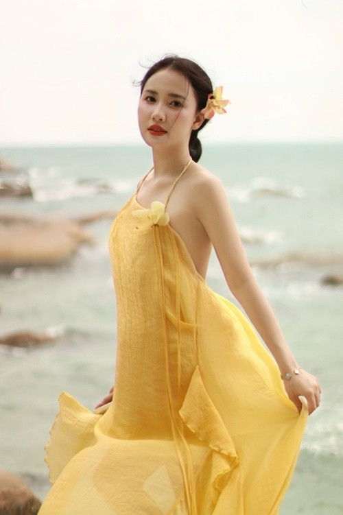 Phùng Doanh Doanh là một trong những ứng viên tiềm năng cho ngôi vị cao nhất ở Hoa hậu Trái đất Việt Nam 2025. Thành tích hiện tại của cô là top 5 Người đẹp biển. Ảnh: FB Phùng Doanh Doanh.