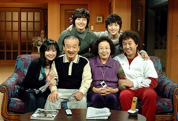 Jung Il Woo được khán giả Việt đặt biệt danh “chàng rể Việt” bởi sự thân thiện. Trước biệt danh này, nam diễn viên Gia đình là số 1 phần 1 cho biết, anh vô cùng cảm động. Ảnh: VOV.