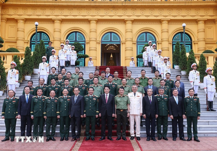 Chủ tịch nước Lương Cường với các đại biểu chụp ảnh chung. (Ảnh: Lâm Khánh/TTXVN)