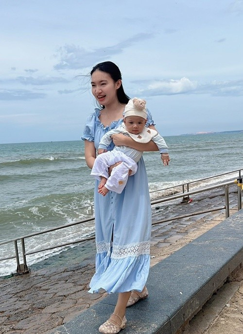 Sau 2 tháng sinh nở, Ngọc Thưởng lấy lại được vóc dáng thon gọn, làn da trắng. Ảnh: FB Ngọc Thưởng.
