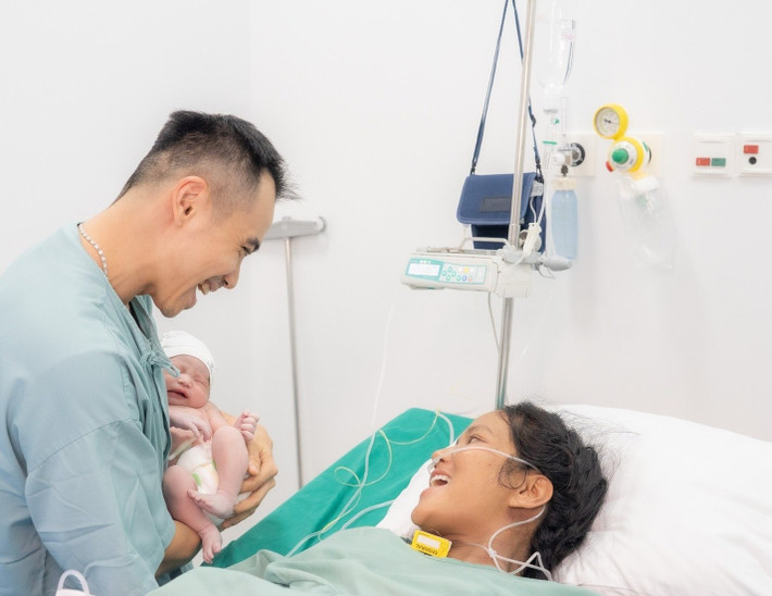 H'hen Niê biết ơn tất cả những gì Tuấn Khôi đã, đang và sẽ làm. "Con chúng ta thật may mắn khi có một người ba tuyệt vời như anh", H'hen Niê trải lòng. Ảnh: FB H'hen Niê.