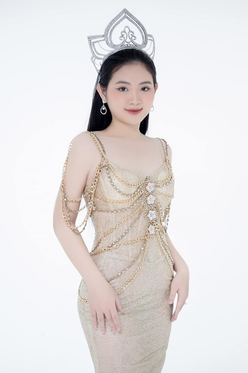 Mai Anh sở hữu chiều cao 1m65, số đo ba vòng 86-60-92 cm khi đoạt vương miện Hoa hậu Việt Nam Thời đại 2022. Sau các cuộc thi nhan sắc, cô không dấn thân vào showbiz mà tập trung học tập. Ảnh: FB Mai Anh.