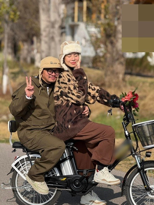 "Người yêu ơi, anh cũng không biết nói gì ngoài việc anh yêu em rất nhiều và bọn mình sẽ luôn trân trọng nhau và luôn cố gắng cùng nhau xây dựng gia đình mình thật hạnh phúc", nam rapper nhắn nhủ vợ. Ảnh: FB Hà Lê.