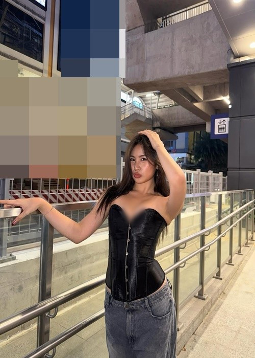 Hà Lưu Vy Uyên - con gái của nhạc sĩ Lưu Thiên Hương sở hữu gương mặt xinh đẹp với đôi mắt to, chiếc mũi cao cùng vóc dáng thon gọn, gợi cảm. Ảnh: Instagram Vy Uyên.
