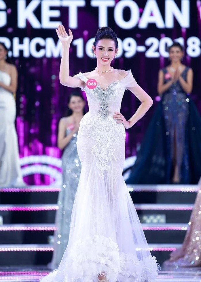 Trước khi đăng quang Hoa hậu Hòa bình Quốc tế 2021, Thùy Tiên đoạt danh hiệu Á khôi 1 của Hoa khôi Nam Bộ 2017, lọt vào top 5 Hoa hậu Việt Nam 2018 cùng giải thưởng Người đẹp nhân ái. Ảnh: Người Lao Động.
