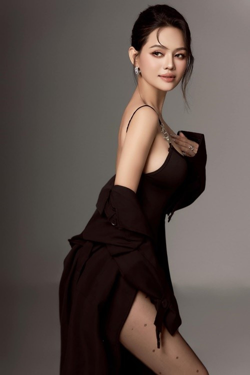 Nhiều năm qua, nữ diễn viên phim Cổng mặt trời vừa đóng phim vừa ca hát. Ảnh: FB Hiền Trang.