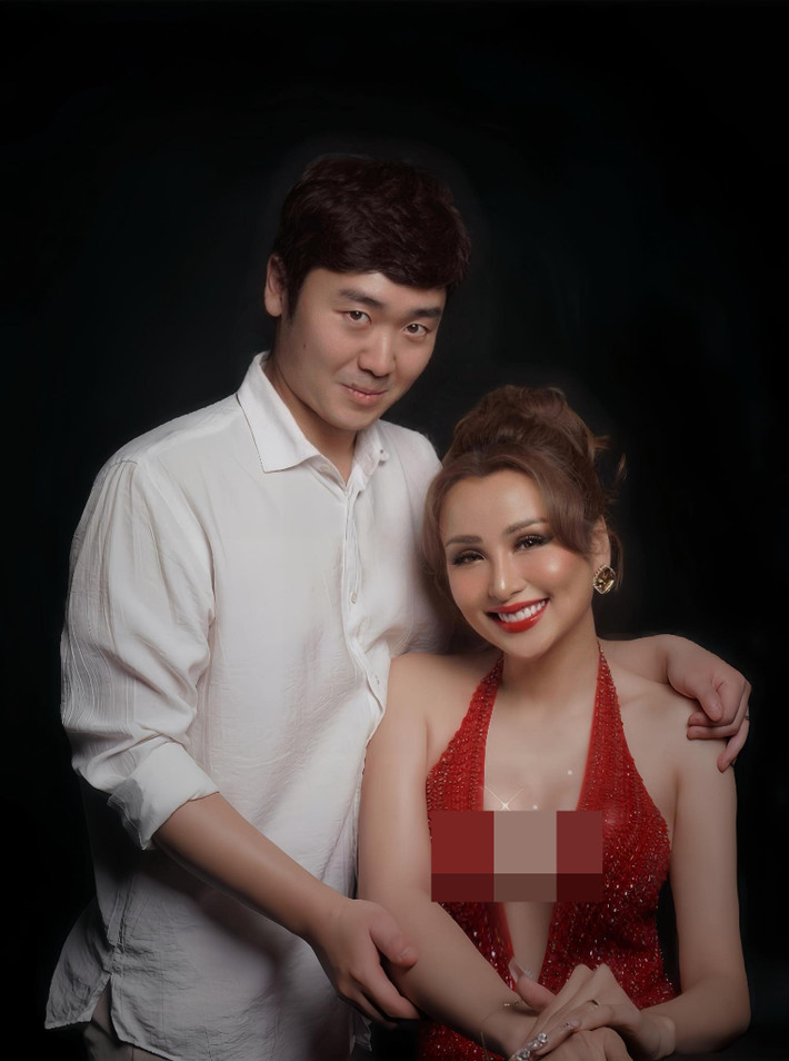 Người đẹp nhắn nhủ chồng rằng mỗi năm trôi qua, anh sẽ có nhiều bài học quý giá. Ảnh: FB Thanh Duy.