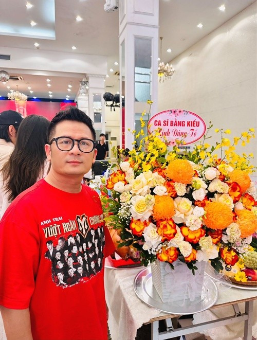 Bằng Kiều dự lễ giỗ Tổ nghề sân khấu tại Hà Nội. Ảnh: FB Bằng Kiều.