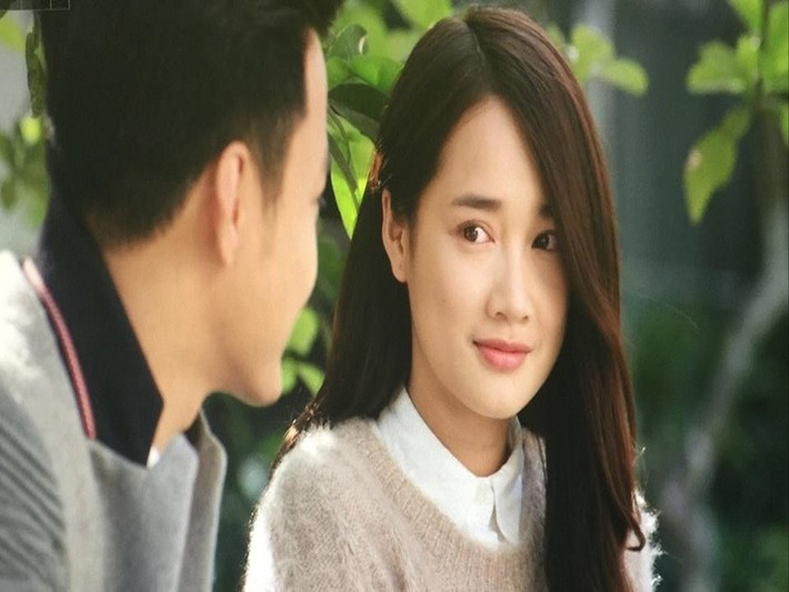 Dù tham gia nhiều phim nhưng mãi đến khi góp mặt trong phim ngắn Xin lỗi anh chỉ là thằng bán bánh giò năm 2013, Nhã Phương mới gây được sự chú ý. Năm 2015, cô nổi tiếng khi đóng Tuổi thanh xuân. Ảnh: Dân Việt.