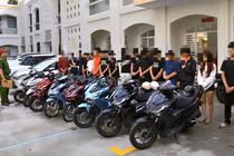 Triệu tập nhóm 'quái xế' chạy xe máy tốc độ cao và livestream trên mạng xã hội