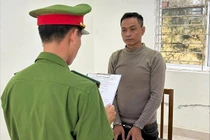 Khởi tố gã đàn ông dùng ảnh nóng của người yêu cũ để tống tiền 