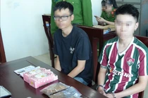 Bắt giữ 2 thanh niên mua bán ma túy dạng "Tobacco" ở Nghệ An