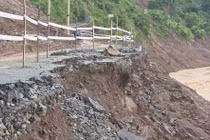 Nghệ An dừng tiếp nhận cứu trợ cho tâm lũ Nhôn Mai ở điểm Mỹ Lý 