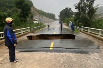  Lũ đầu nguồn đổ về khiến nhiều xã ở Đã Nẵng bị sụt lún nghiêm trọng