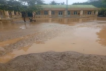 Lũ quét bất ngờ tràn về xã nằm trong lòng hồ thủy điện Bản Vẽ