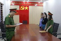 Khởi tố 'bác sĩ giả' khám bệnh miễn phí để bán thực phẩm chức năng giá cao