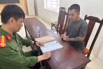 Bắt nóng đối tượng truy nã khi chuẩn bị vượt biên trốn ra nước ngoài