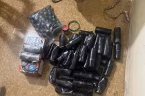 Bắt thanh niên sản xuất và buôn bán pháo nổ ở Nghệ An