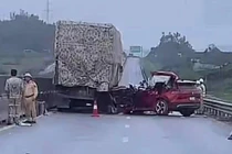 Xe 7 chỗ va chạm với xe tải trên cao tốc Bắc - Nam, tài xế tử vong 