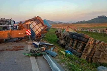 Tai nạn liên hoàn giữa 4 xe ô tô trên cao tốc Nghi Sơn - Diễn Châu